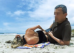 Filming an anal scene on the beach in front of passersby