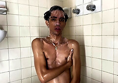 TAKING A COLD BATHROOM WHILE MY SCHLONG IS SUPER HOT