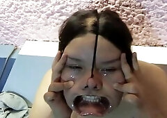 Con la verga en la cara y el jizz en los ojos