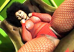 Double Penetration Session with Screw Machine for Black Anal Bitch Avery Jane