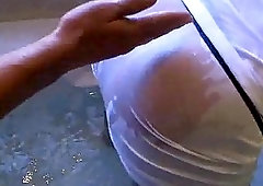 Bathing Guys Sucking & Rimming