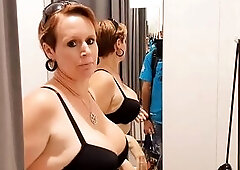 Indeed, I don't wear bras, but there're situations where u should do it. So I went to buy one. Certainly I get to try 'em on beforehand