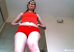 Young amateur teen in solo masturbation getting kinky