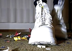 Toycar Crushing with Buffalo Sneaker (Trailer)