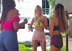 I Stick My Fingers In Her Ass