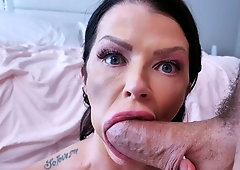 Beautiful anal sex in the bedroom with a sex-addicted mom Joslyn James