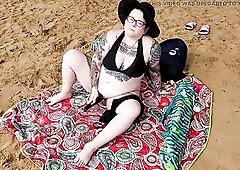 It was gorgeous weather to have a fun a day at the beach. Discovered a fine secluded spot to spend some time with my magic wand! Squirted all over my 