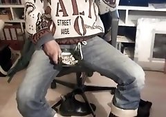 nlboots - smoking a cigaret