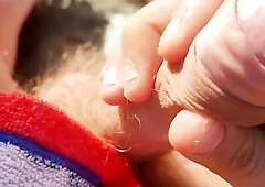 ANSIMA E SBORRA IN PUBBLICO - (ITALIANO) SBORRATA FORTISSIMA E GEMITI CON UN CAZZO ENORME