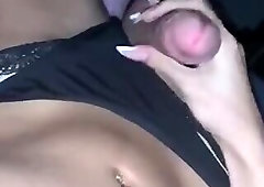 Trans dotada gozando