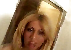 Butty dolly in latex boots pleases two chaps