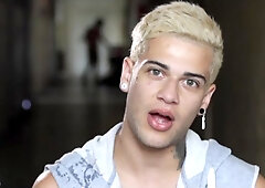 Backstage with Mickey Taylor