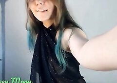 Eishleen Moon - Teen beauty teases her twat on web camera