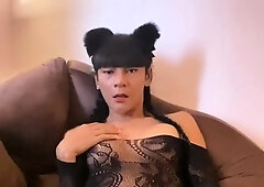 Brunette Tranny jerking in hard dick in solo Webcam