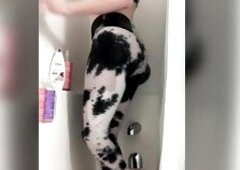 After working out for the second day in a row I am learning to be healthier but I'm sweating a lot and needed to wash it all off and to do that I