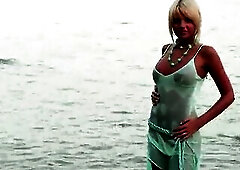 18yo Golden-haired Marleny S Masturbates Her Lovely Pussy At the Beach!