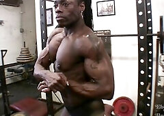 Brawny Black Femdom-Goddess Roxanne Edwards