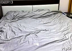 刚认识一天的反差00后酒店前台自己送上门让我操 Chinese homemade video