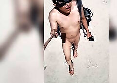 desnuda en publico con tacones