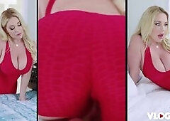 Big Tits Savannah Bond Seduces Lucky Stud To Fuck Her