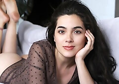 Brunette girlfriend Judith Cox knows how to play with her crack