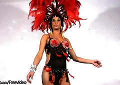 Tanned shemale beauty strips off and plays with her shedick