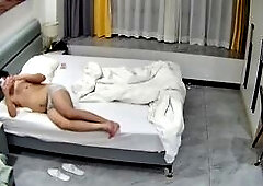 流出民宿酒店偷拍❤️極品甜美少女超配合穿上情趣JK和小胖啪啪幹了兩次