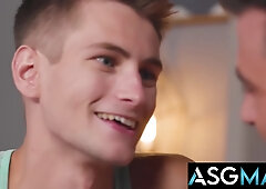 How Long Can Duok Trevor Harris Resist Deangelos Cock On Gay Reality Show?