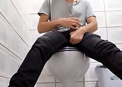 Cum-Shot on the veteran s floor