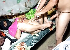 Desi Gaon Ki Patni Ki Dragon Condom Lagakar Chut Faad Di