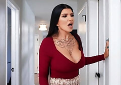 Brazzers: MILF Romi Takes matters into her own hands