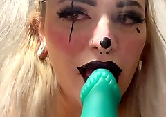 Clown Vaping and Teasing Monster Weenie Solo