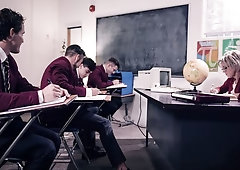 Cute blonde babe Dee Williams is swallowing fresh sperm