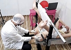 I went to show my butt to the clandestine gynecologist I paid cheap in the consultation!