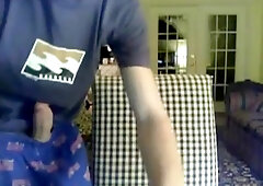 Kinky amateur Sel Dans gives a hot homemade handjob to a lucky stranger on Seul Dans Le Parlor