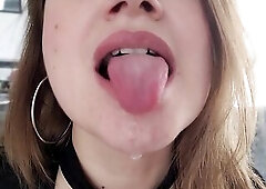 Hot close throat tongue & spit play