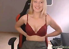 English  In Stockings Masturbates