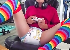 Gamer Kinkytwinkpamps has a little accident in his diaper
