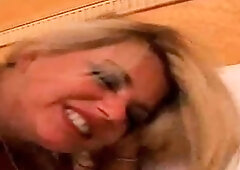 Mature brunette hookup amateur milf gives blowjob