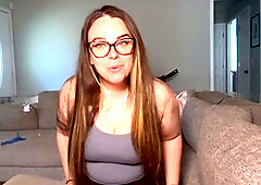 Hot mom Kelly007 offers messy lactation breastfeeding session