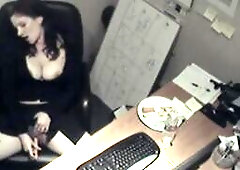 Horny solo office babe masturbates using a carrot from her lunch plate