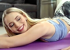 Blonde teen beauty cunt licked and rubbed for hard cash