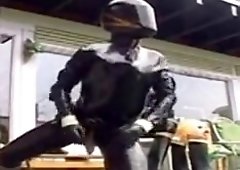 Roxina2004EncasedInRubberLatex280404