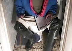 nlboots - reading, smokin' and pissing on water closet