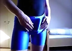 Lycra Shorts und Body