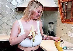 Katie Rose gets down and dirty with her food in the kitchen