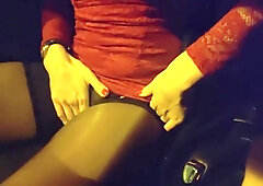 Screwing like a rabbit in the car whilst people pass