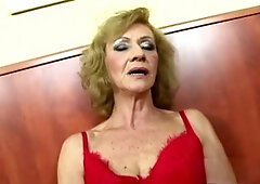 Strapon, fellatio, milf