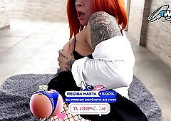 HERMOSA LATIN CHICK PELIRROJA ENSEÑA SU GRAN Y DELICIOSO CULO AL AIRE LIBRE EN LA TERRAZA DE SU CASA