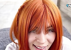 HERMOSA LATIN CHICK PELIRROJA ENSEÑA SU GRAN Y DELICIOSO CULO AL AIRE LIBRE EN LA TERRAZA DE SU CASA